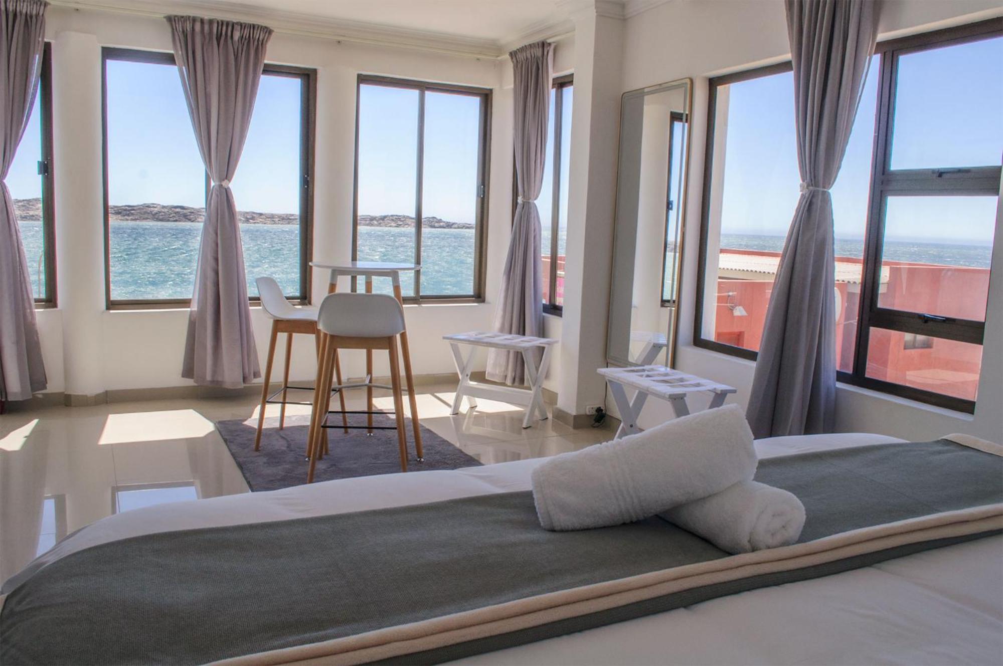 Shark Island Guesthouse Lüderitz Extérieur photo