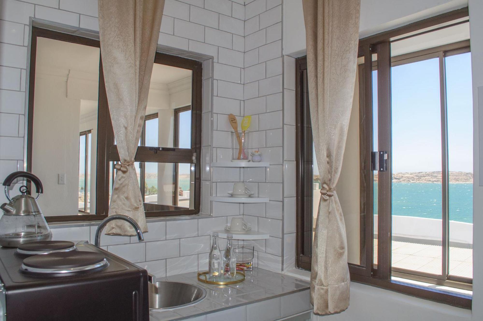 Shark Island Guesthouse Lüderitz Extérieur photo